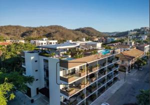 Modern Top Floor Studio 2 Blocks from Santa Cruz Beach