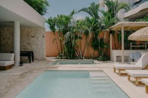 Luxury 5BR Villa Pool, Jacuzzi, Rooftop Near Beach