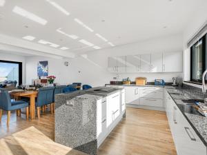 4 Bed in Westward Ho oc-78676