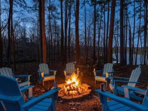Lake Hartwell Retreat w Dock and Fire Pit