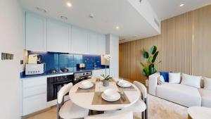 Vacationer Holiday Homes I Chic 1 Bed with Skyline and Canal View