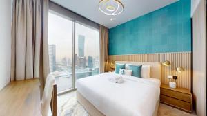Vacationer Holiday Homes I Chic 1 Bed with Skyline and Canal View