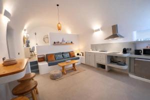 Tiara Suites Santorini