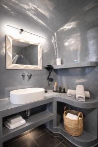 Tiara Suites Santorini