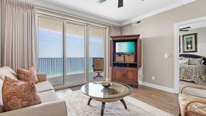 Bahama Breeze by AvantStay Gulf Front 2 Pools Beach Chairs Included