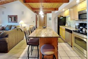 Timberline Condominiums 1 Bedroom plus Loft Deluxe Unit C3B