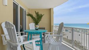 Beach Breeze by AvantStay Beachfront Beach Chairs Included 2 Pools