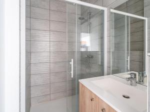 Appartement moderne à 50m de locéan, pour 4, avec parking à Mimizan Plage - FR-1-50-154