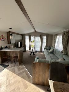 Deck of the Bay - Cayton