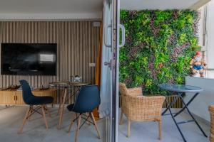 La Jaula Dorada Apartment with Pool and Terrace