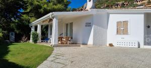 Villa Nieves Seaview with Private Garden and Parking near Costa Rei Beach