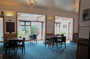 Hylands Hotel Single Room with Shared Bathroom & Free Parking