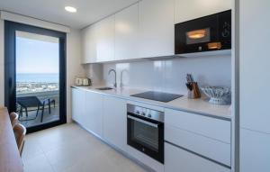 Contemporary Three-Bedroom Apartment with Pool & Gym close to Malaga