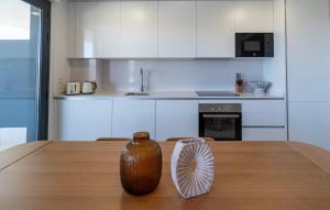 Contemporary Three-Bedroom Apartment with Pool & Gym close to Malaga