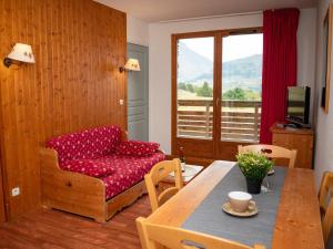 Appartement cosy avec balcon, idéal pour 4 personnes et animaux admis - FR-1-504-488