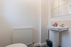 Modern Stay in Nuneaton with Free Parking