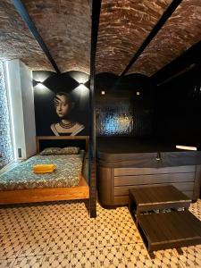 Hydra Haven l Sauna & Jacuzzi l Luxury Wellness Loft