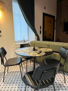 Hydra Haven l Sauna & Jacuzzi l Luxury Wellness Loft