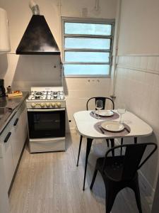 Monoambiente en pleno centro con cocina independiente