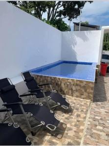 Modern downtown apartment with Jacuzzi, gym, and parking