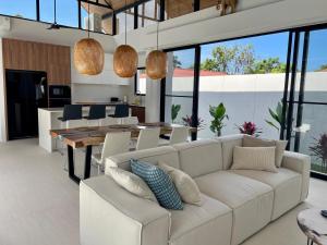 Private Luxury Pool Villa 300m to Ban Tai Beach