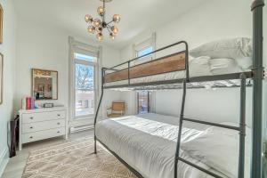 Historic Palace Hotel Suite 305