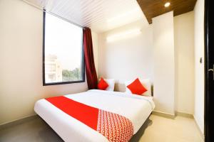 Hotel O Ashirwad home Near Pitampura