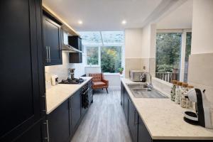 HollyTree - Family and Business Stay with parking