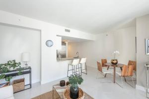 Lovely 1br1.5 Brickell w Free Parking!