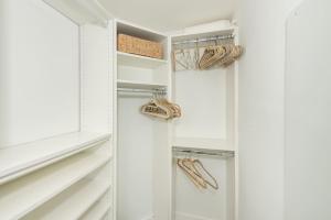 Lovely 1br1.5 Brickell w Free Parking!