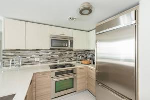 Lovely 1br1.5 Brickell w Free Parking!