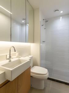 CurtaCentro: Studio cpiscina academia lavanderia