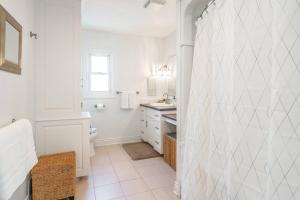 Boho Inspired NOTL Wine Country Private Home for 2