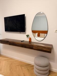 Banu Manta Victoria Square Apartment