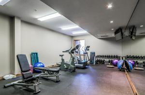 Luxury Penthouse Unparalleled Views & Comfort