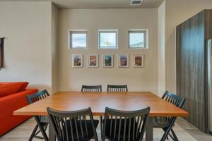 Ponchita House- 6 beds, 6 baths! Located in the Crossroads of the Rocky Mountains
