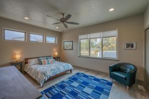 Ponchita House- 6 beds, 6 baths! Located in the Crossroads of the Rocky Mountains
