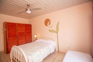 Charming Casa Aura, near lake Arenal in Nuevo arenal, pet friendly- Casas Airelibre
