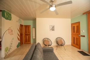 Charming Casa Aura, near lake Arenal in Nuevo arenal, pet friendly- Casas Airelibre