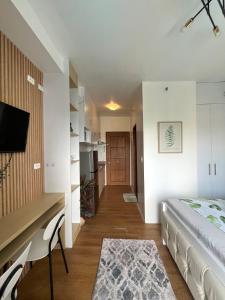 Studio Unit with Balcony 5th Floor