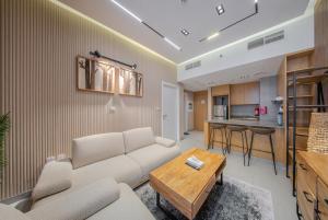 Poolview 1BR in Alef Central Sharjah Stay CB1-5-RA3-207-1br