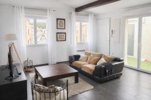 Nouveau - LEnsoleillé Terrasse & Atypique - 10 Min Plages - Serenité & Confort - IDEAL FAMILLE Parking et Wifi Gratuit - OFFRE SPECIALE