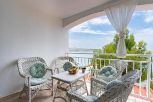 Apartment Zdravko sea view