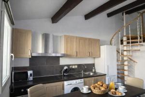 Nouveau - LEnsoleillé Terrasse & Atypique - 10 Min Plages - Serenité & Confort - IDEAL FAMILLE Parking et Wifi Gratuit - OFFRE SPECIALE