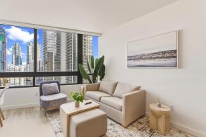 District 225 Miami - Rooftop Pool Gym & City Views
