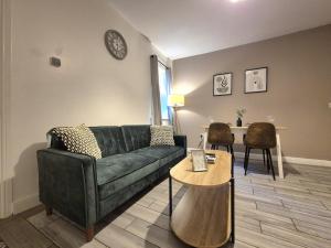 Wolverhampton Large 5BR House for Business and Long Stays