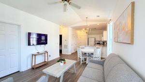 Sunny River Oaks Retreat 2BR Golf Condo