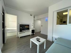 Gabriel Miro, Calpe City Center, Terrace with Beautiful City View, Refurbished Apartment - 1 Min From The Beach