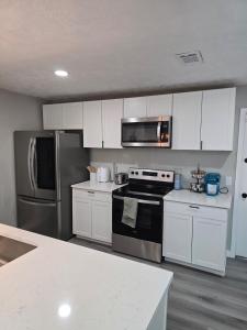 5 Bedroom Tampa Home Minutes from Attractions, Downtown & Beaches