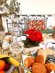Casa Maddy Anacapri Yellow Room